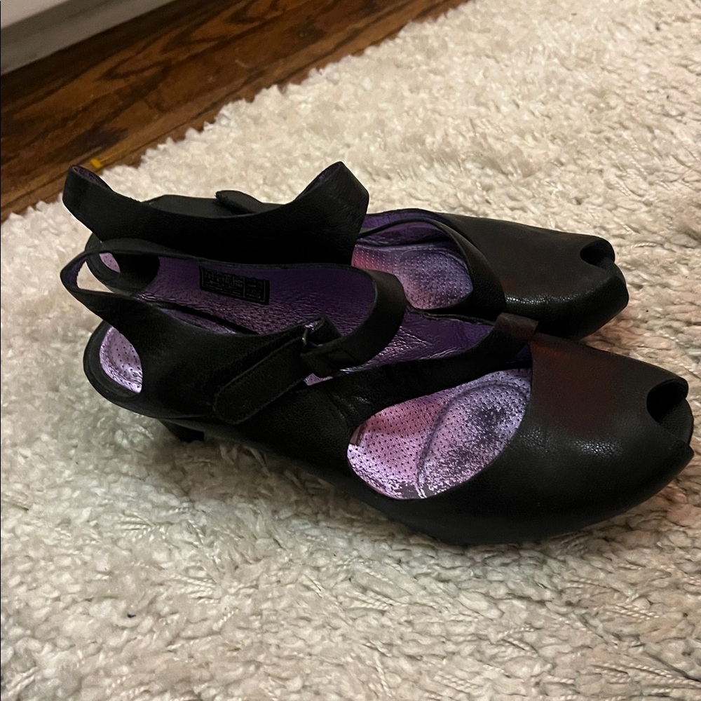 TSUBO - WOMENS BOLEYN SHOES IN BLACK / PANSY $130 Retail - Picture 3 of 5